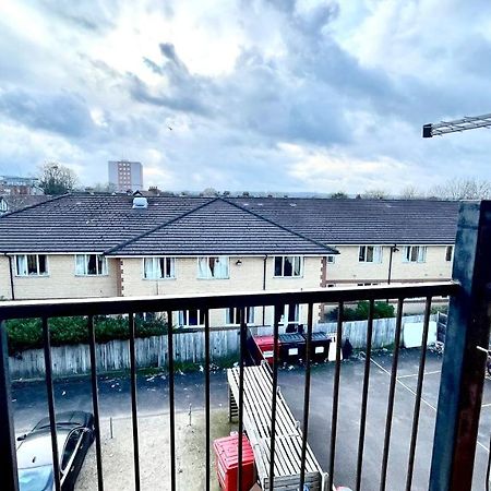 Holiday Flat In Central Slough Near To London Heathrow And Windsor With Free Car Park Exterior foto