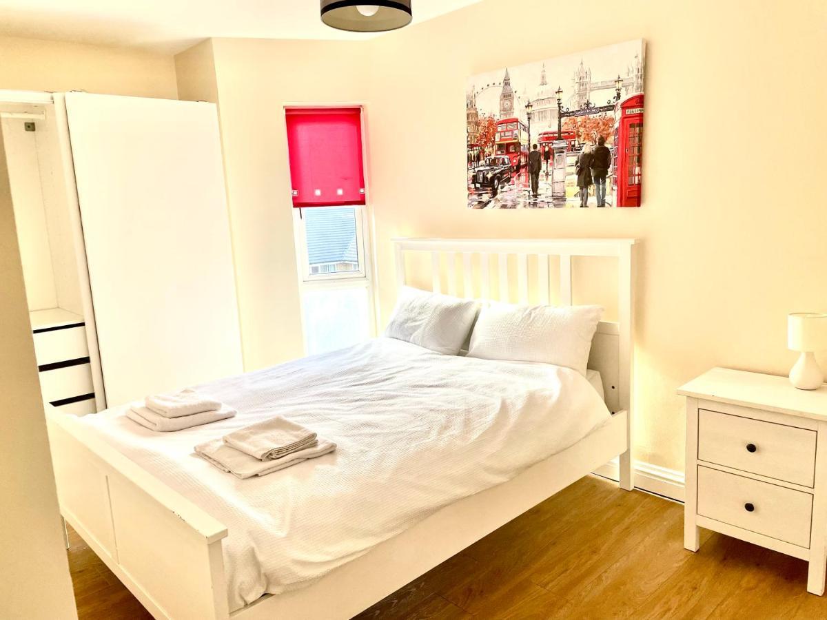 Holiday Flat In Central Slough Near To London Heathrow And Windsor With Free Car Park Exterior foto